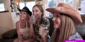 Hot Babes Took Turn Mounting On The Studs Man Meat