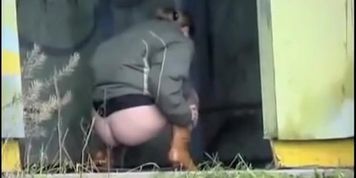 Girl Gets Voyeured Take Off Panty And Piss Outdoor