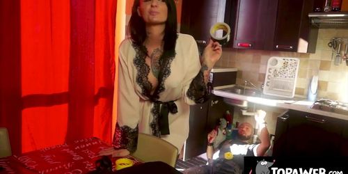 Tommy A Canaglia Fa L'Idraulico E Stura Ladymuffin (Ladymuffin Ladymuffin)