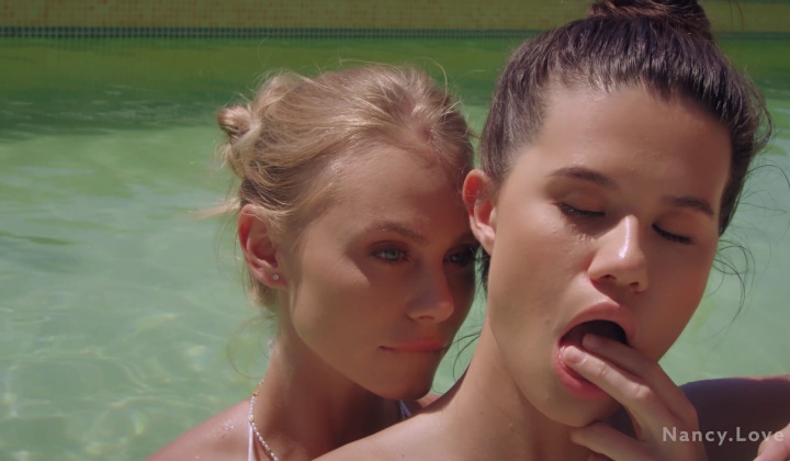 Lesbian Sexy Retreat (2160)