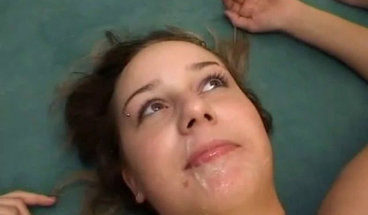 Amateur Girlfriend With Very Big Tits Takes Facials
