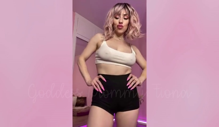 Goddess Fiona Gym Mom Helps Out