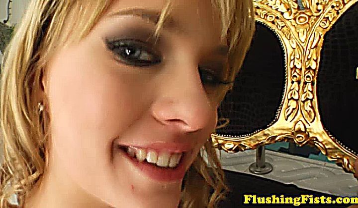 Fist Fucking Blonde Dykes Gaping Pussy