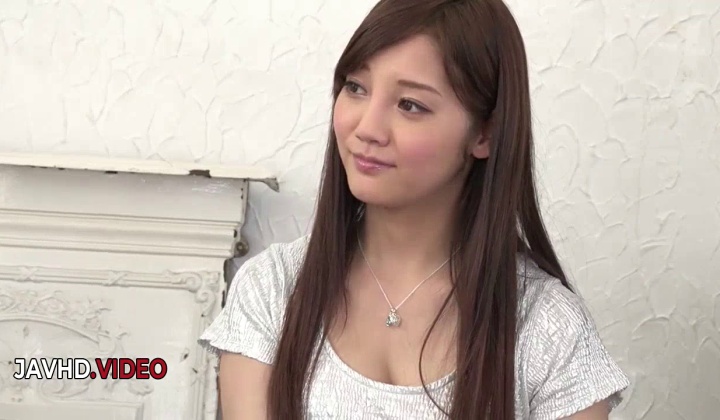 Rei Mizuna's Naughty Asian Threesome Blowjob
