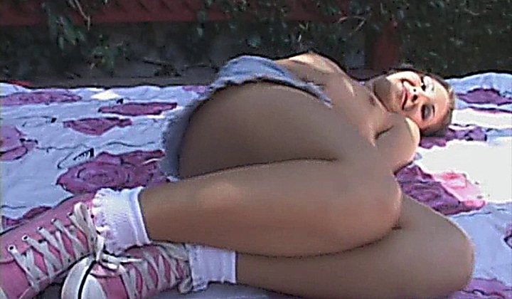 Blonde Teen Chick Outdoor Solo