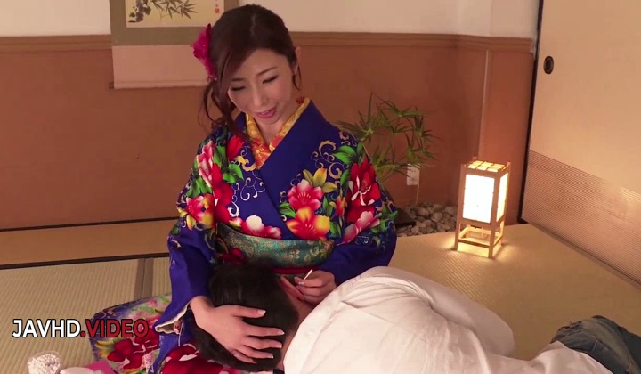 Ayumi Shinoda Giving Amazing Blowjob While Wearing Seductive Kimono On Cam
