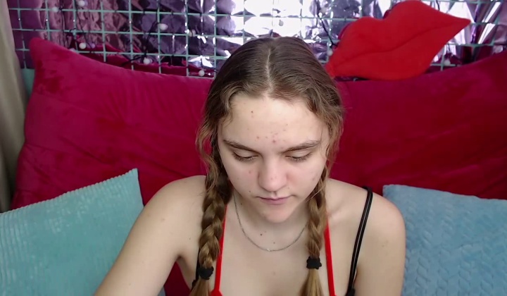 Slim Petite Very Cute Small Tits Brunette Webcam Teen