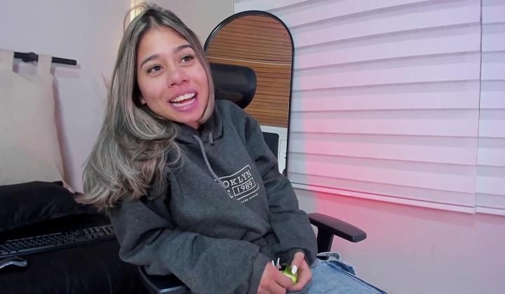 Amateur Petite Big Booty Latina Teen Cam Show