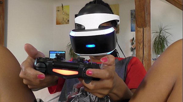 Ebony Plays Playstation Vr