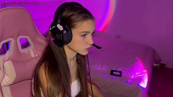 I Fuck My YOUNG GAMER STEPDAUGHTER