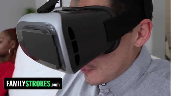 Juan Is So Obsessed With His New VR Headset That He Doesn&Rsquo;T Even Pay Attention To His Hot Girlfriend